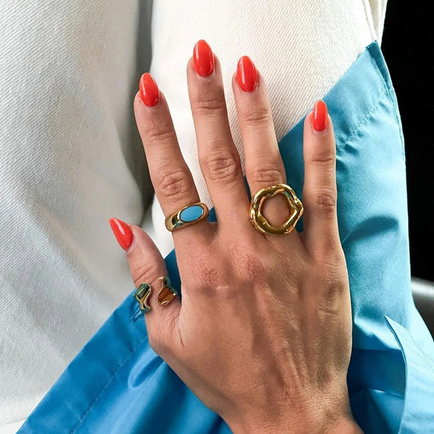Ring Des Mystischen Kreises Maia Modernes Gelbgold Offenes Organisches Design Reflektiert Licht Minimalistisch Elegant