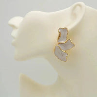 Ätherische Blüten Ohrstecker Rosaline Mit Perlmuttglanz Und Goldkanten Zart Feminin Elegant