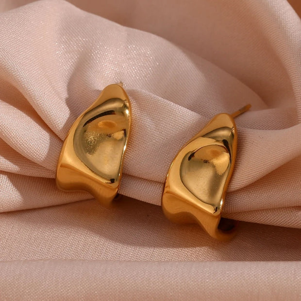 Ohrringe Geschmolzene Halbmonde Valeska Elegantes Skulpturales Design In Goldglanz Für Modernen Stil
