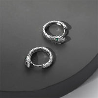 Silberne Serpentin-Ohrringe Keira Mit Schlangenform Und Smaragdgrüne Augen Eleganter Moderner Schmuck