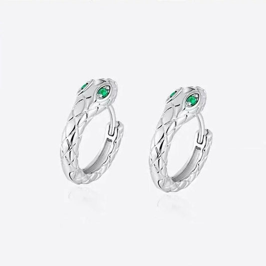 Silberne Serpentin-Ohrringe Keira Mit Schlangenform Und Smaragdgrüne Augen Eleganter Moderner Schmuck
