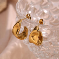 Ohrringe Geschmolzene Halbmonde Valeska Elegantes Skulpturales Design In Goldglanz Für Modernen Stil