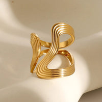 Wellenring Annalisa Goldfarbener Offener Ring Mit Fließendem Design Und Glänzende Politur Für Elegante Ausstrahlung
