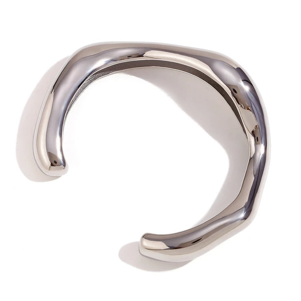 Slinky Stacks Armbänder Amara Modernes Skulpturales Design Mit Weichen Kurven Und Goldener Finish