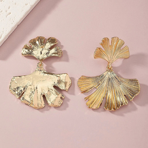 Fächerförmige Ohrringe Alessia Mit Ginkgo-Blatt Inspiriertes Design Und Glänzend Poliertem Metallfinish