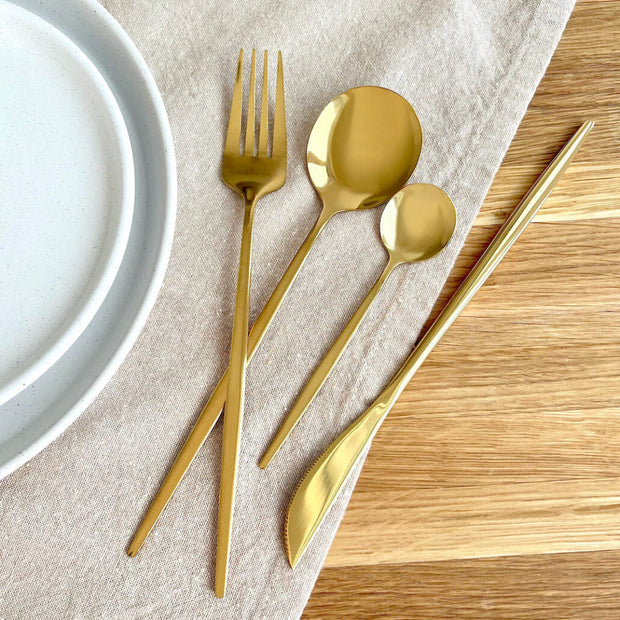 Minimalistisches goldenes Besteckset – 24-teilig