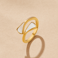 Damenring Mit Perle Filipa Offenes Geometrisches Design Moderner Eleganter Perlenring Aus Goldton