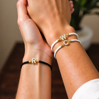 Unisex Kordelarmband Mit Verstellbarer Länge Und Initialbuchstabe Halimah Modernes Signaturschmuckstück