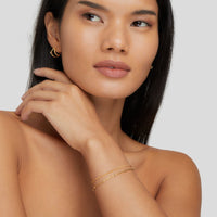 Doppelkettenarmband Für Damen Mit Subtilen Glanz Und Funkelnden Details Schmuckstück In Genf