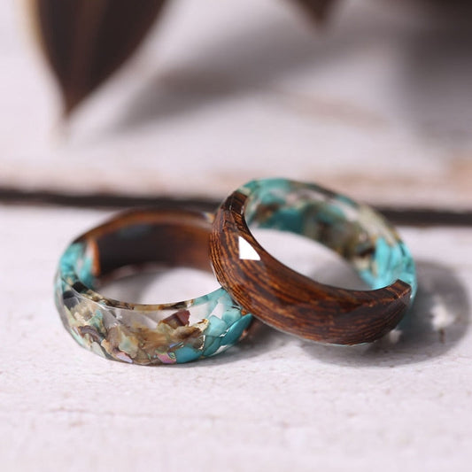 Orchideenring Aus Holz Marie-Caley Handgefertigter Schmuck Mit Holzoptik Und Kristallklarem Harz