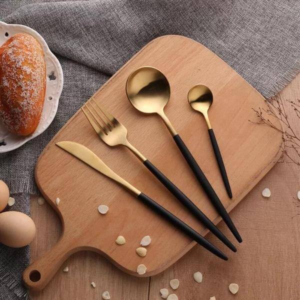 Modernes goldenes Besteckset – 24-teilig