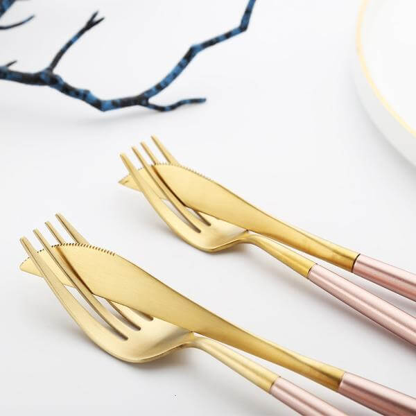 Modernes goldenes Besteckset – 24-teilig