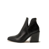 Amelia - Retro Kunstleder spitze Zehe Kerbe Chunky Heel Ankle Stiefel