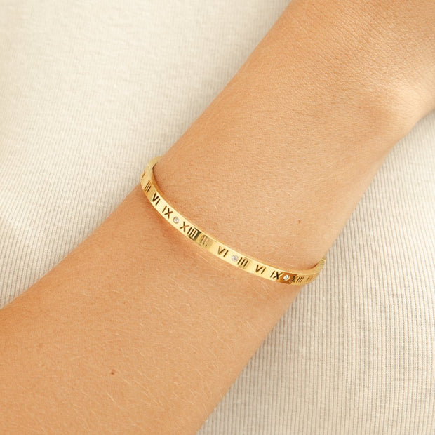 Starrarmband Mit Römischen Ziffern Und Geometrischem Design Daphne Mit Glänzenden Steinen