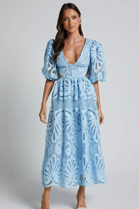 Sandra - Midikleid mit bestickter Spitze und Cut-Outs