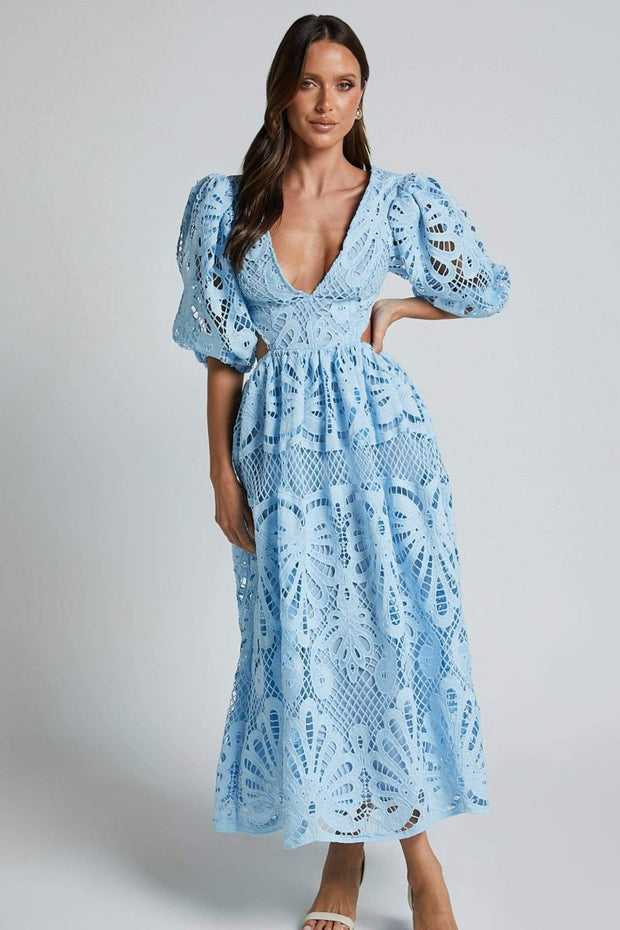 Sandra - Midikleid mit bestickter Spitze und Cut-Outs
