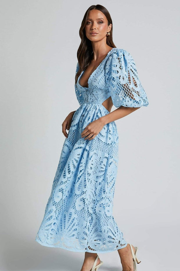 Sandra - Midikleid mit bestickter Spitze und Cut-Outs