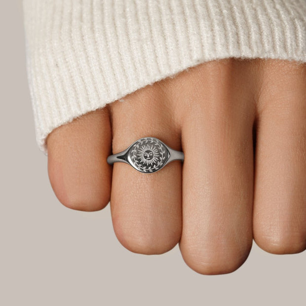 Damensilberring Micaela Sommersonnenwende Gravur Blattwerk Design Poliert Elegante Symbolkraft