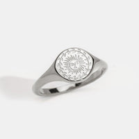 Damensilberring Micaela Sommersonnenwende Gravur Blattwerk Design Poliert Elegante Symbolkraft