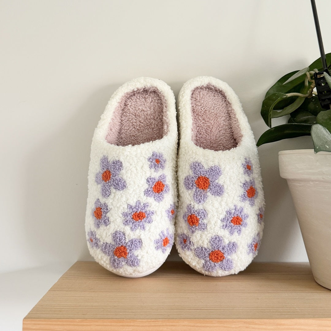 Slip-on Hausschuhe mit lila Blumen