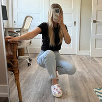 Slip-on Hausschuhe mit lila Blumen