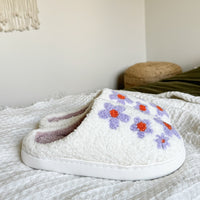 Slip-on Hausschuhe mit lila Blumen