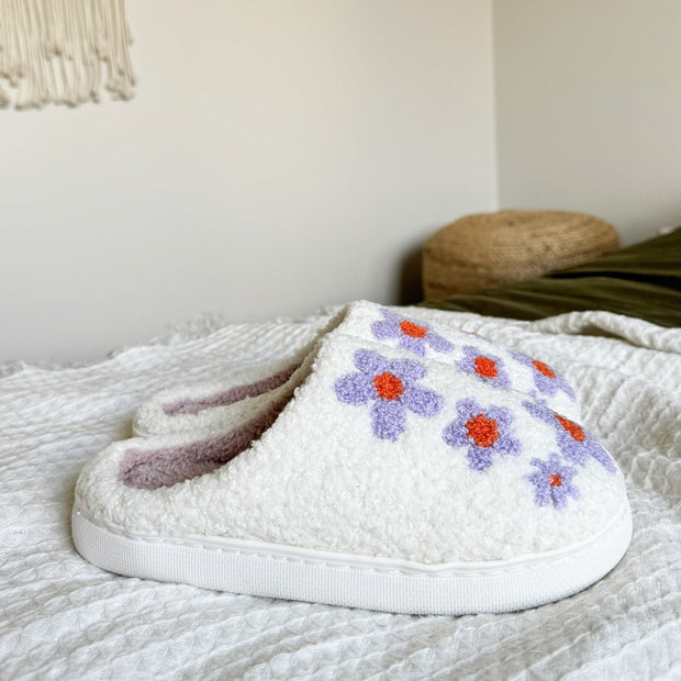 Slip-on Hausschuhe mit lila Blumen