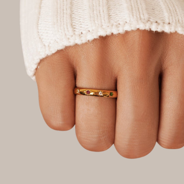 Damenring Mit Kristalle Ivone Goldfarbener Glanz Moderner Schmuck Sternenförmige Steine