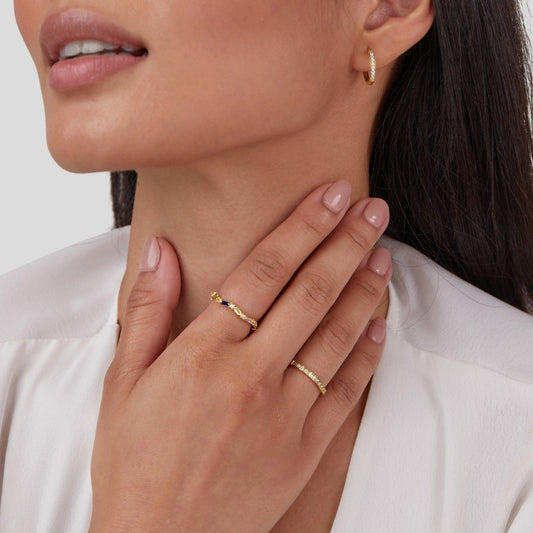 Damenring Aus Gold Mit Kristallen Yara Eleganter Minimalring Für Jeden Look Klassisch Und Vielseitig