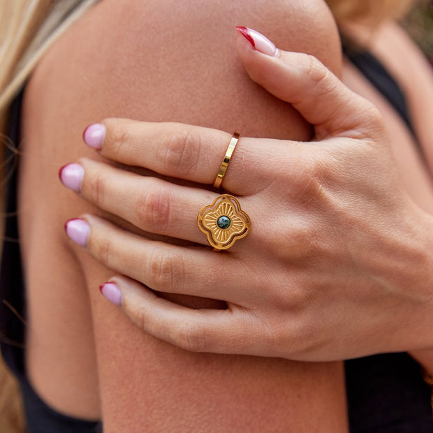 Damen Ring Glücksblume Yara Mit Türkis Naturstein Gold Finish Eleganter Blütenring