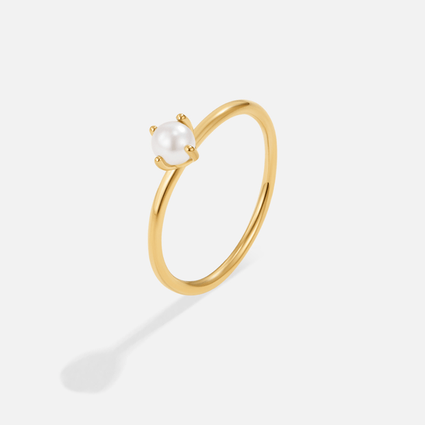 Damenring Mit Perle In Feiner Gold Struktur Elegant Minimalistisch Stil Ximena Schmuck