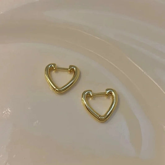 Ohrringe Evelina Mit Herzförmigem Verschluss Goldfarben Romantisch Minimalistisch Eleganter Damenschmuck
