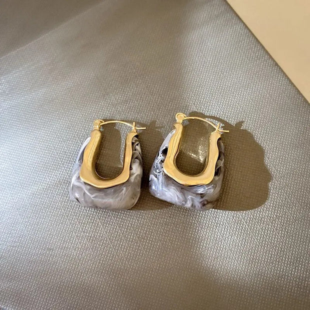 Vintage Bogenohrringe Catherine Marmoriertes Finish Mit Goldenen Akzenten Für Anspruchsvolle Frauen