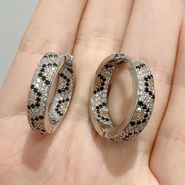 Glitzernde Safari Ohrringe Jessica Mit Zirkonia Steinen Elegantes Animalprint Muster