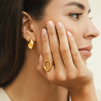 Damenring Aus Gold Zélia Modernes Minimalistisches Offenes Design Mit Geschwungener Rundung Und Intensivem Glanz