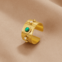 Goldring Im Vintage Stil Für Damen Mit Zentralem Intensiv Grünem Stein Und Zarten Kristallakzente Mila