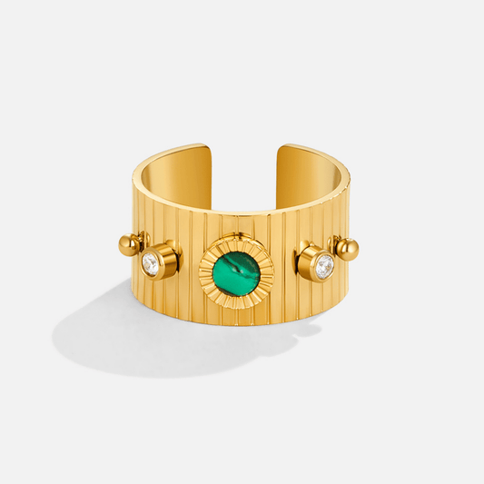 Goldring Im Vintage Stil Für Damen Mit Zentralem Intensiv Grünem Stein Und Zarten Kristallakzente Mila