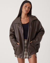 Moderne Lederjacke im Oversize-Schnitt