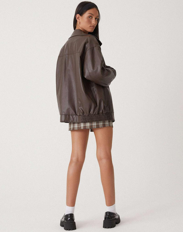 Moderne Lederjacke im Oversize-Schnitt